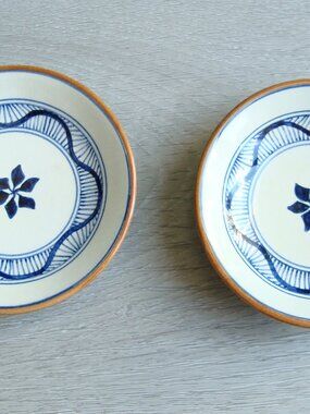 2 VINTAGE CERAMIC PLATES. SIZE 3 1/4 IN DIAMETER